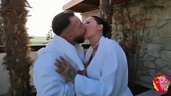 Amateur Couple'S Public Shirt Buying And Squirting Orgasm