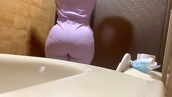 אמצעי תקשורת תופס אחות לטינית מפותלת מתמכרת לתענוג אסור